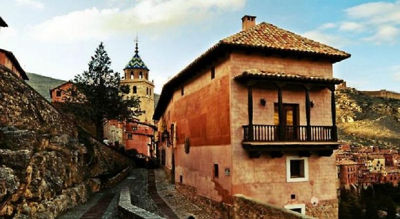 Ανακαλύψτε το πιο παραμυθένιο χωριουδάκι στην Ισπανία που ο χρόνος έχει σταματήσει να κυλά