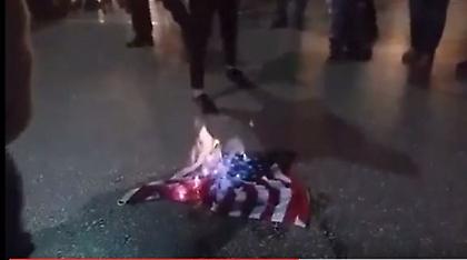Διαδηλωτές έκαψαν αμερικανική σημαία στη Θεσσαλονίκη