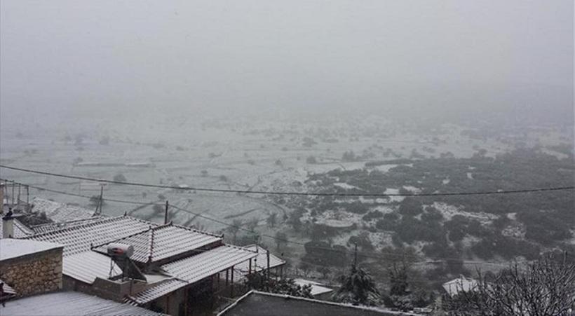 Οι πρώτες νιφάδες του χιονιού έκαναν την εμφάνισή τους στο Πήλιο