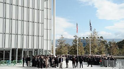 Ουρές στο Ίδρυμα Νιάρχος για την ομιλία Ομπάμα