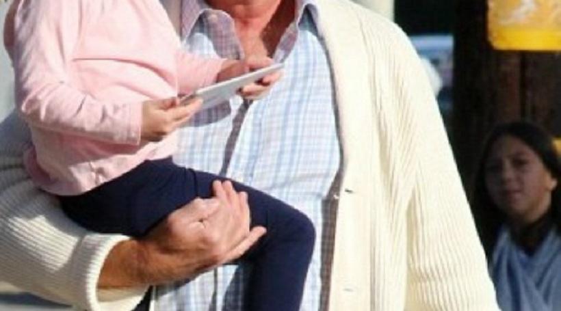 Μετά τον Βουτσά κι άλλος! Διάσημος ηθοποιός έγινε μπαμπάς στα 61 του!