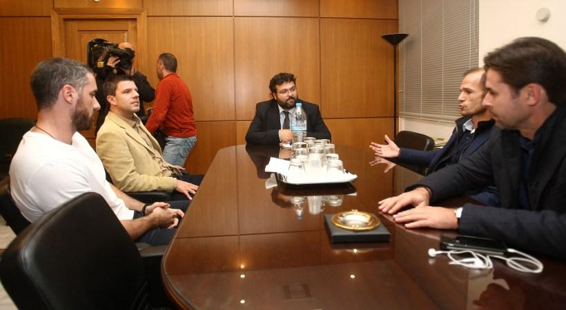 Η συνάντηση της Εθνικής του 2004 με Βασιλειάδη (pics/vids)