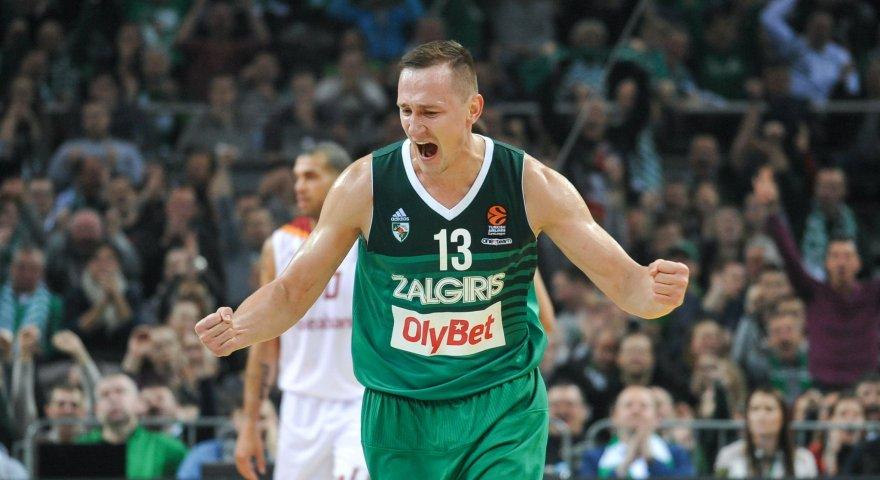 Ο Μότουμ πήρε από το χέρι τη Ζαλγκίρις