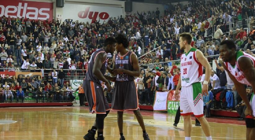 Κι έμειναν... δύο αήττητοι