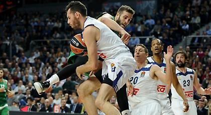 Σαν να πάλευαν σκυλιά στην αλάνα