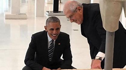 Ποια επιγραφή κοίταζε ο Ομπάμα και τι ρώτησε τον καθηγητή κ. Παντερμαλή