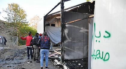 Εικόνες καταστροφής από τα επεισόδια μεταναστών στη Χίο (pics-vids)