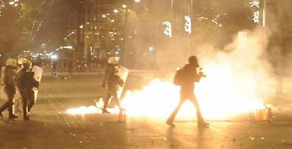 Η Αστυνομία απομακρύνει δημοσιογράφους από την περιοχή γύρω από το Πολυτεχνείο