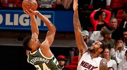 Καλός ο Giannis, αλλά ήττα για Μπακς