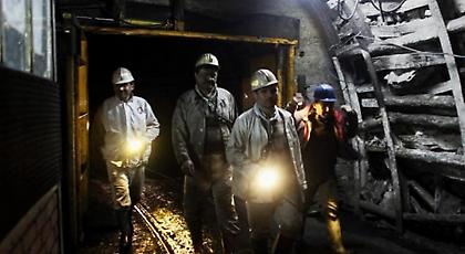 Τουλάχιστον τρεις νεκροί και 13 παγιδευμένοι από κατολίσθηση σε ορυχείο στην Τουρκία