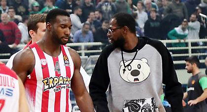 Τα «περαστικά» στον Γκιστ από τους παίκτες του Ολυμπιακού