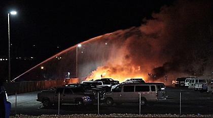 Κόλαση φωτιάς από αεροπλάνο που συνετρίβη μέσα σε πόλη στις ΗΠΑ