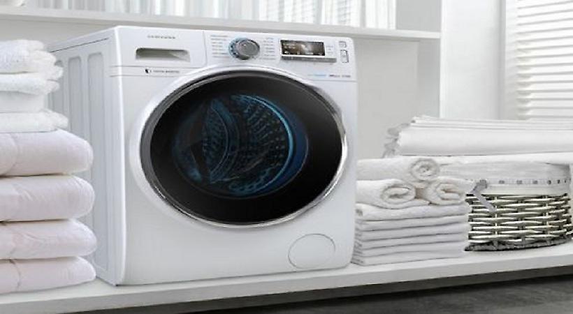 Βίντεο: Τι κάνει ένας εργένης όταν χαλάσει το πλυντήριο;