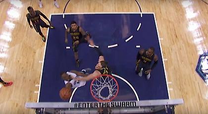 Ο Κέμπα χορεύει... σάμπα στην κορυφή του Top 10 (video)