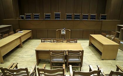 Ποινή φυλάκισης σε δόκιμο μοναχό για τα χάδια και φιλιά σε παιδιά