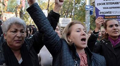 Σάλος στην Τουρκία: Νόμος αθωώνει βιαστές ανηλίκων αν παντρευτούν τα θύματά τους