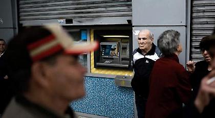 Capital Controls: Οι προτάσεις για χαλάρωσή τους -Για όριο αναλήψεων και εμβάσματα