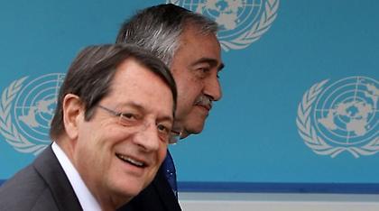 Ξαναρχίζουν οι διαπραγματεύσεις Αναστασιάδη - Ακιντζί για το Κυπριακό