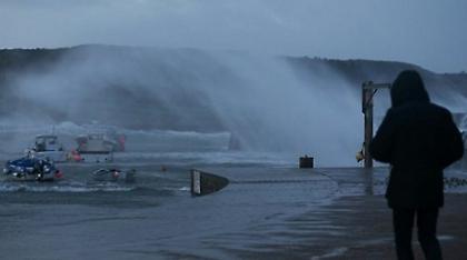 Συναγερμός στη Γαλλία από τους ανέμους - Ζημιές και χιλιάδες διακοπές ρεύματος