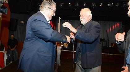 Κουτσούμπας: Με το... όπλο στο χέρι στο Ρέθυμνο (pics/vid)