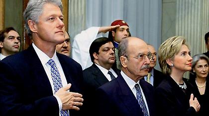 Βίντεο: Η συγκλονιστική ομιλία του Κωστή Στεφανόπουλου προς τον Μπιλ Κλίντον