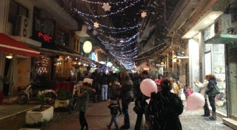 Ο χριστουγεννιάτικος στολισμός στο Ηράκλειο που θυμίζει… ανδρικό μόριο!