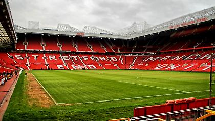 Κοιμήθηκαν στο Old Trafford για να δουν το ντέρμπι!