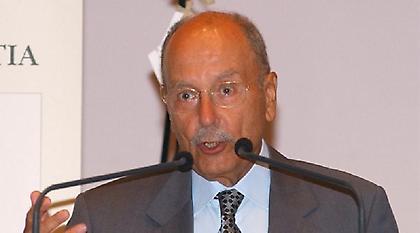 Με τιμές αρχηγού κράτους και δημοσία δαπάνη η κηδεία του Κωστή Στεφανόπουλου