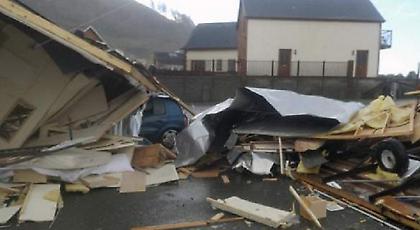 Στο έλεος της κακοκαιρίας η Βρετανία: Μία γυναίκα νεκρή, ένας αγνοούμενος