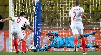 Έχασε πέναλτι μετά από τρία χρόνια ο Φαλκάο (video)