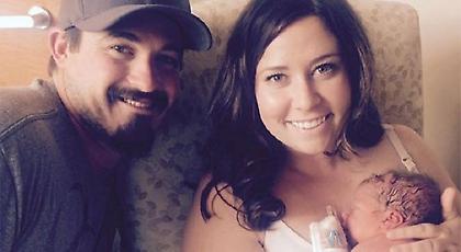 Η γιαγιά γέννησε… την εγγονή! (pics)