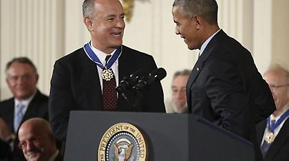 Σόου Ομπάμα βραβεύοντας Τζόρνταν, Χανκς, Σπρίνγκστιν, Γκέιτς και άλλες 17 προσωπικότητες