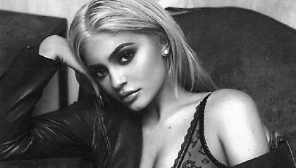 H Kylie Jenner αποκάλυψε που έβαλε τα νέα της «σκουλαρίκια»