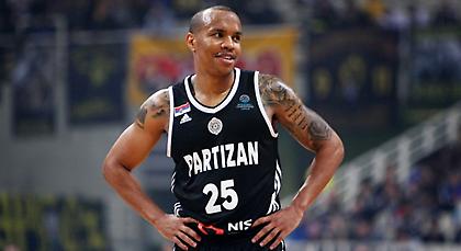 Χάτσερ: «Έβαλε μεγάλα σουτ η ΑΕΚ»