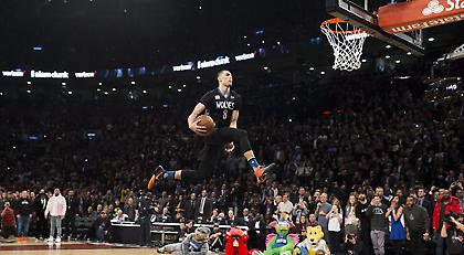 Τι κάνει ο άνθρωπος! Κάρφωμα 360ο από τη βολή ο ΛαΒίν (video)