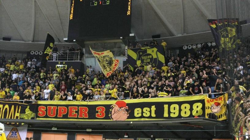 Στο τμήμα 16 Έλληνες οπαδοί του Άρη, προσπάθειες να αφεθούν ελεύθεροι