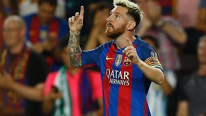 Ο Μέσι αυτή τη φορά δεν έκανε εμετό... μοίρασε σακούλες (video)