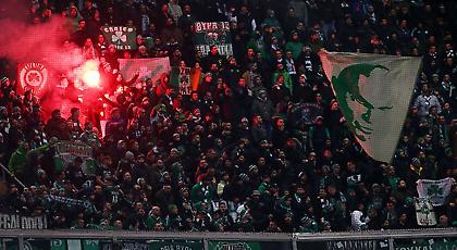 Οι οπαδοί του Άγιαξ αποθέωσαν τον κόσμο του Παναθηναϊκού, που γιούχαρε τους παίκτες!