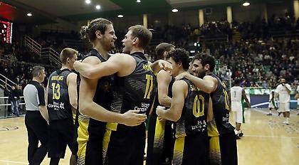 ΕΠΙΚΟ βίντεο: Η Τενερίφη ακούει τον ύμνο του Champions League. Του ποδοσφαιρικού!