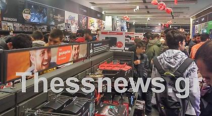 Εξαντλήθηκαν σε 20 λεπτά τα Playstation λόγω Black Friday στη Θεσσαλονίκη!