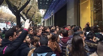 Πανικός για την Black Friday σε όλη την Ελλάδα -Ατέλειωτες ουρές στα καταστήματα (pics/video)