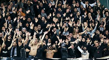 Eπικό σύνθημα ΠΑΟΚτσήδων: «Δεν με νοιάζει ούτε η χρεοκοπία, στα π… η Μέρκελ και ο Σαρκοζί» (video)