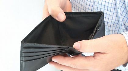 Απώλεια έως κι ενός μισθού το χρόνο από τις αυξήσεις – φωτιά στους έμμεσους φόρους