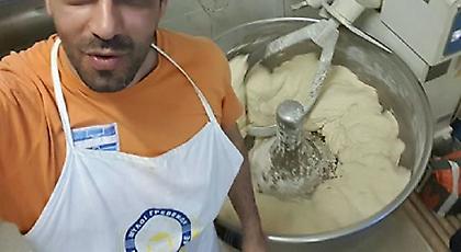 Η selfie βουλευτή με λευκή ποδιά και μπλούζα της Σούπερ Λίγκας (pic)