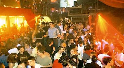 Πρώτη φορά, μόνοι, τη νύχτα