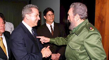 Όταν ο Αβραμόπουλος συνάντησε τον Κάστρο