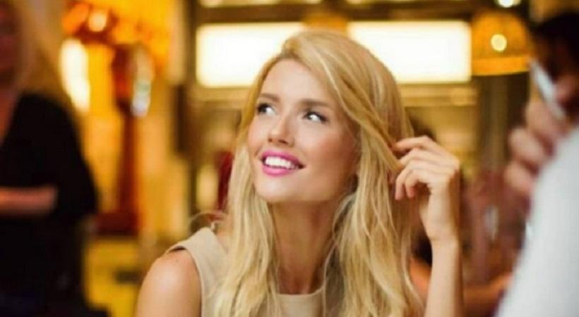 Συνεργάτιδα της Μενεγάκη «ρίχνει» το instagram! Φοράει μόνο την γούνα της