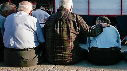 Νέα «βόμβα» για τους συνταξιούχους: Οι δανειστές ζητούν μείωση 30%