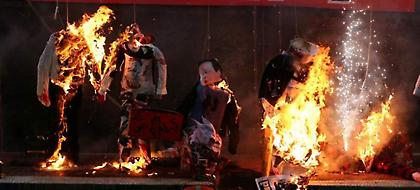 Βρετανία: Ενθύμια της πανκ μουσικής στην πυρά -Στο πλαίσιο διαμαρτυρίας ενάντια σε κάθε νοσταλγία