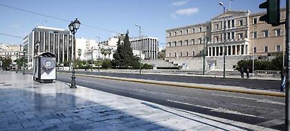 Ο κίνδυνος για νέα μέτρα βάζει στο τραπέζι το σενάριο των εκλογών